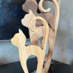 Chat en bois et acier, déco originale et épurée