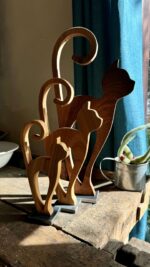 Chat en bois et acier, déco originale et épurée – Image 2